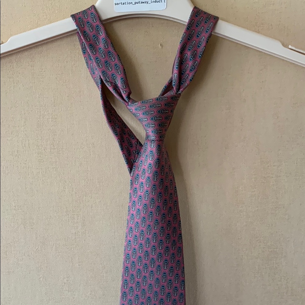 Elegant Paisley Tie in Pink and Blue